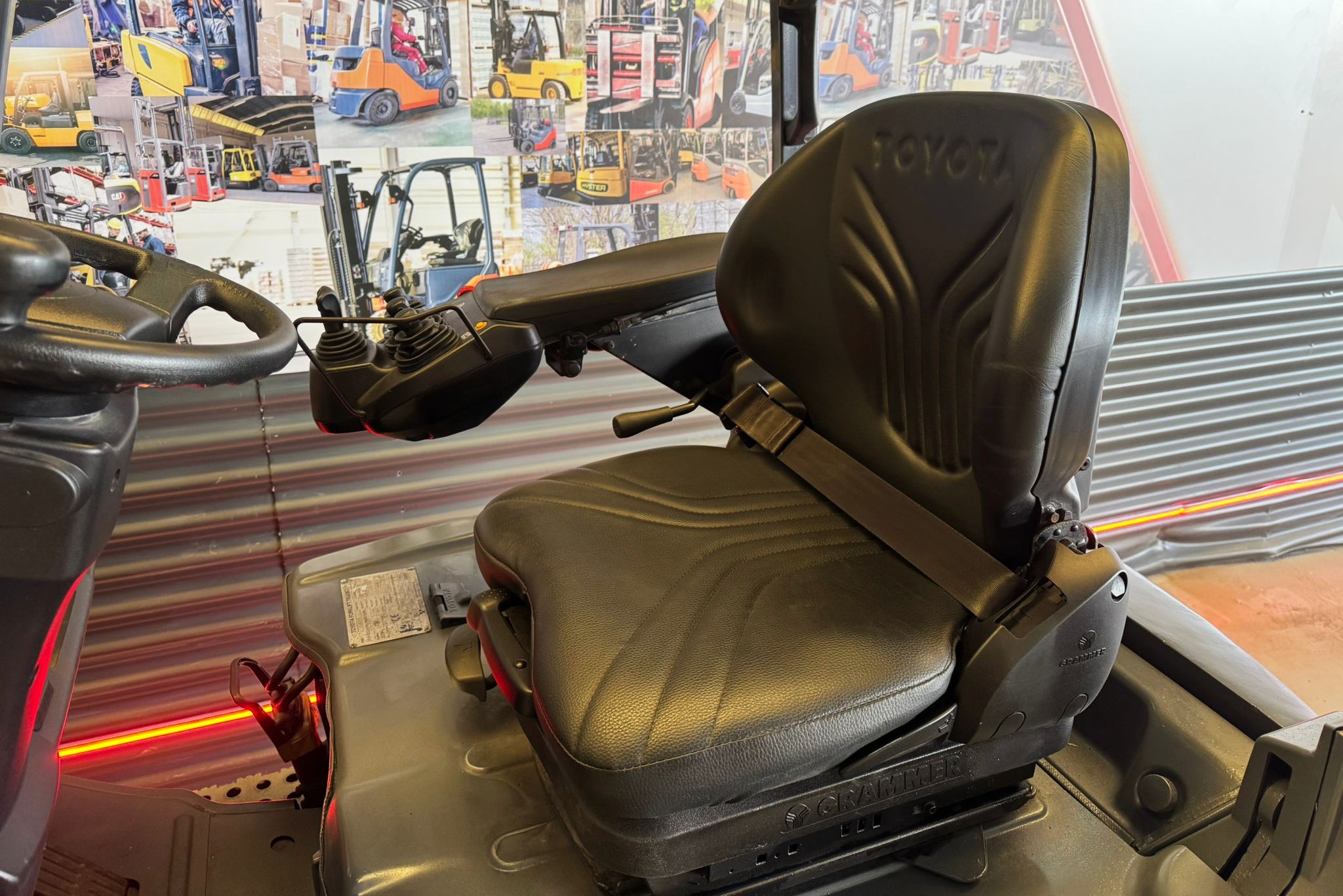 CARRETILLA ELEVADORA USADA BATERIA NUEVA TOYOTA - Imagen 9