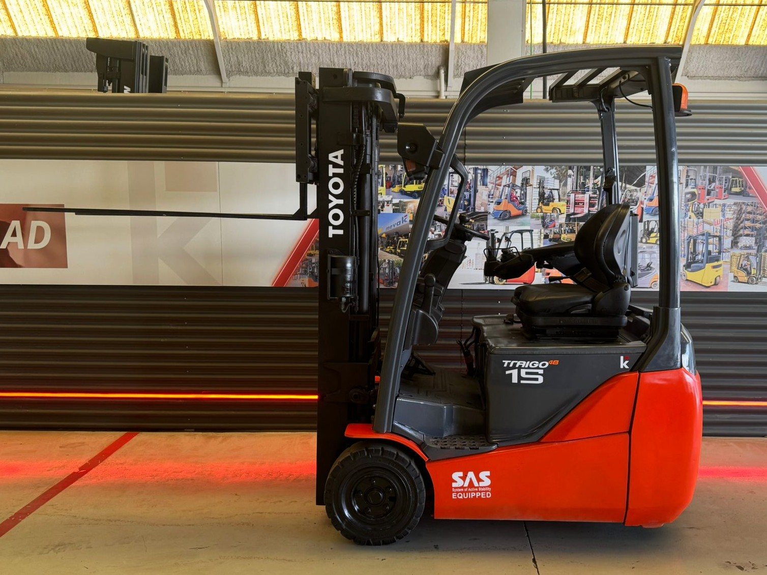 CARRETILLA ELEVADORA USADA BATERIA NUEVA TOYOTA - Imagen 4