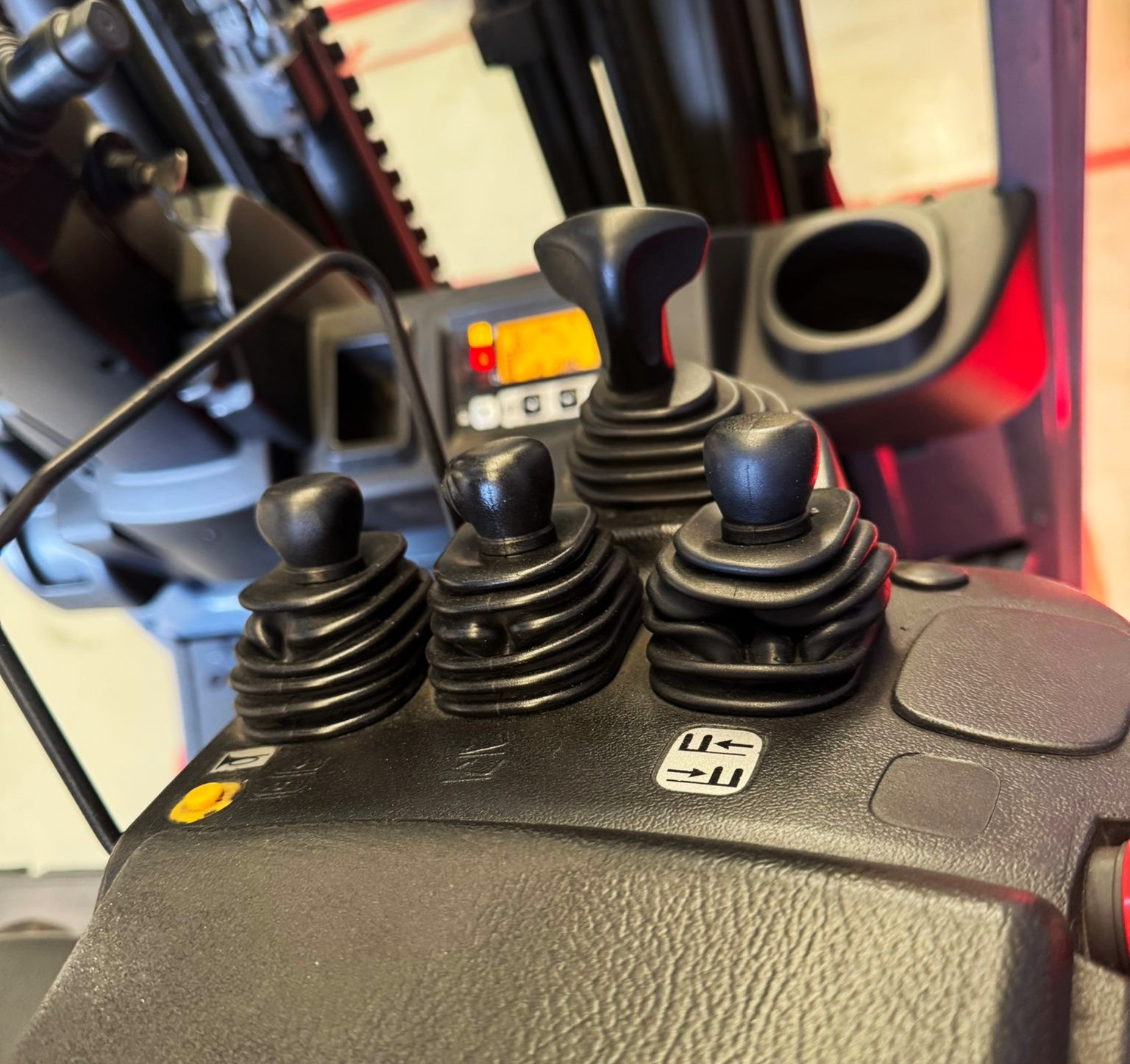 CARRETILLA ELEVADORA USADA BATERIA NUEVA TOYOTA - Imagen 7