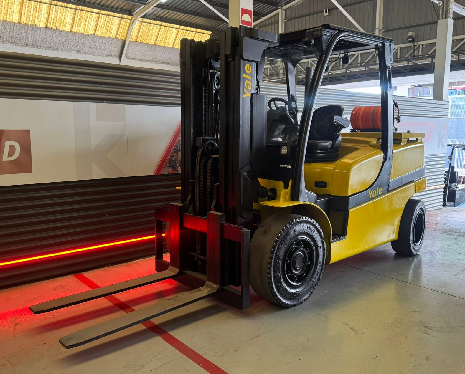 CARRETILLA ELEVADORA SEGUNDA MANO GAS YALE - Imagen 4