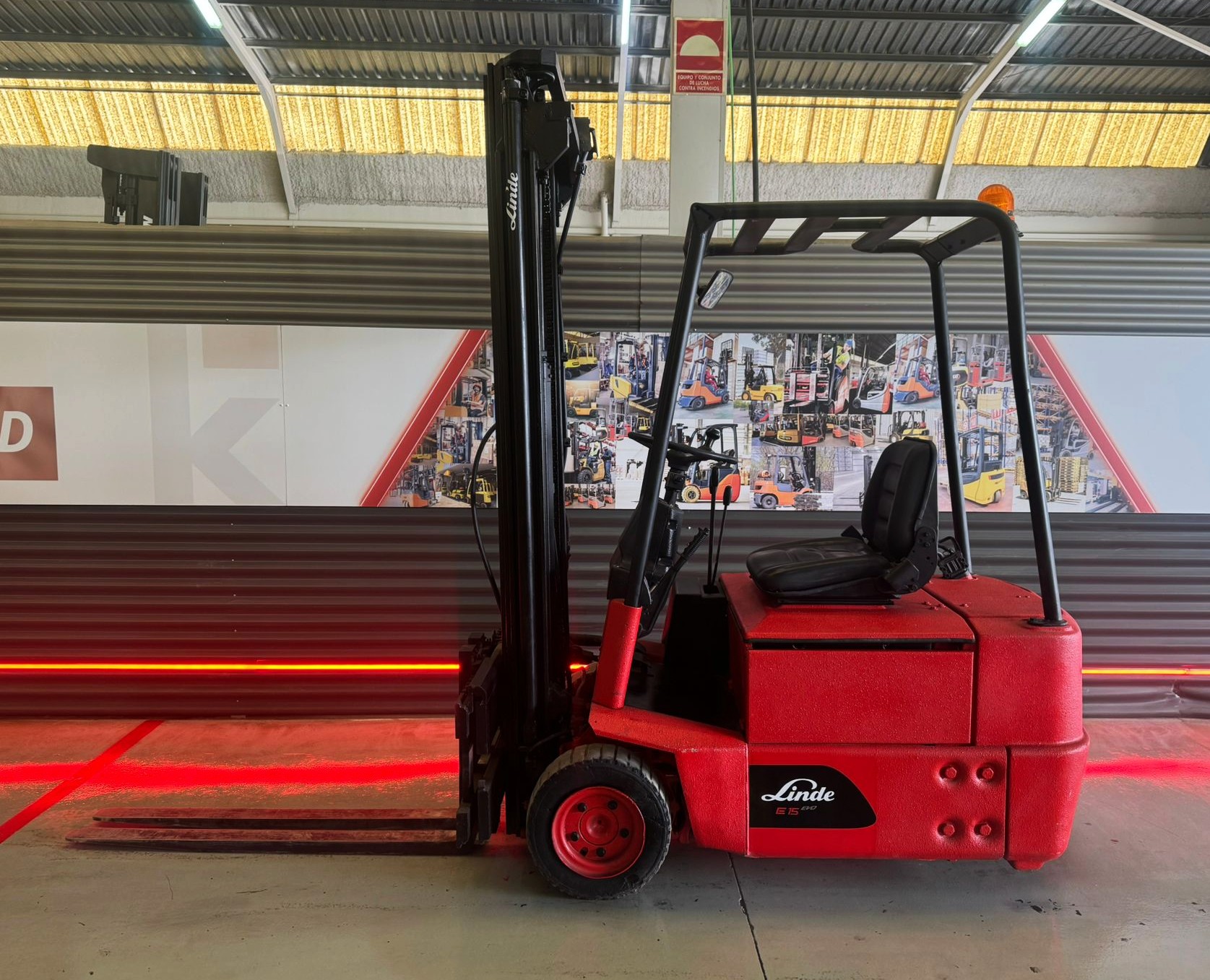 CARRETILLA ELEVADORA LINDE BATERIA NUEVA - Imagen 2