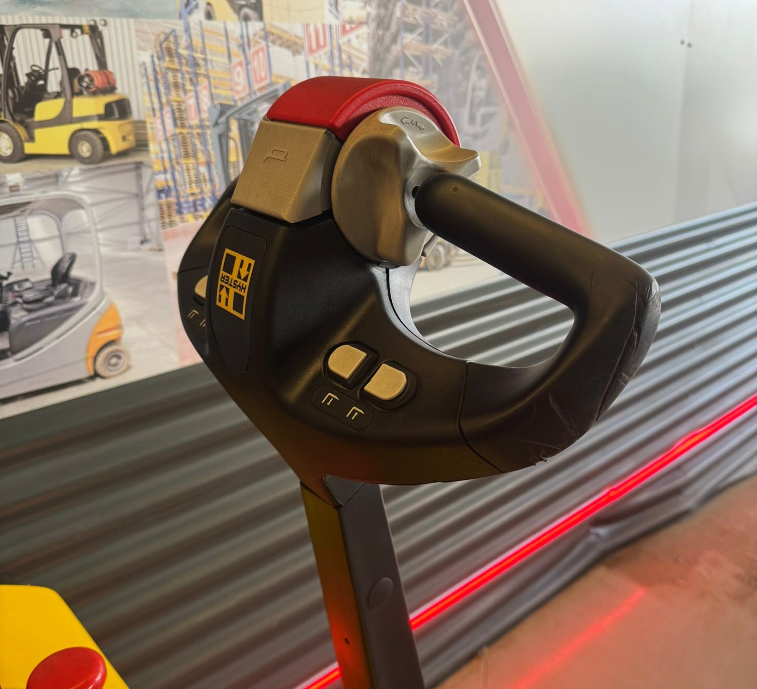 TRANSPALETA EUROPEA USADA BATERIA NUEVA - Imagen 3