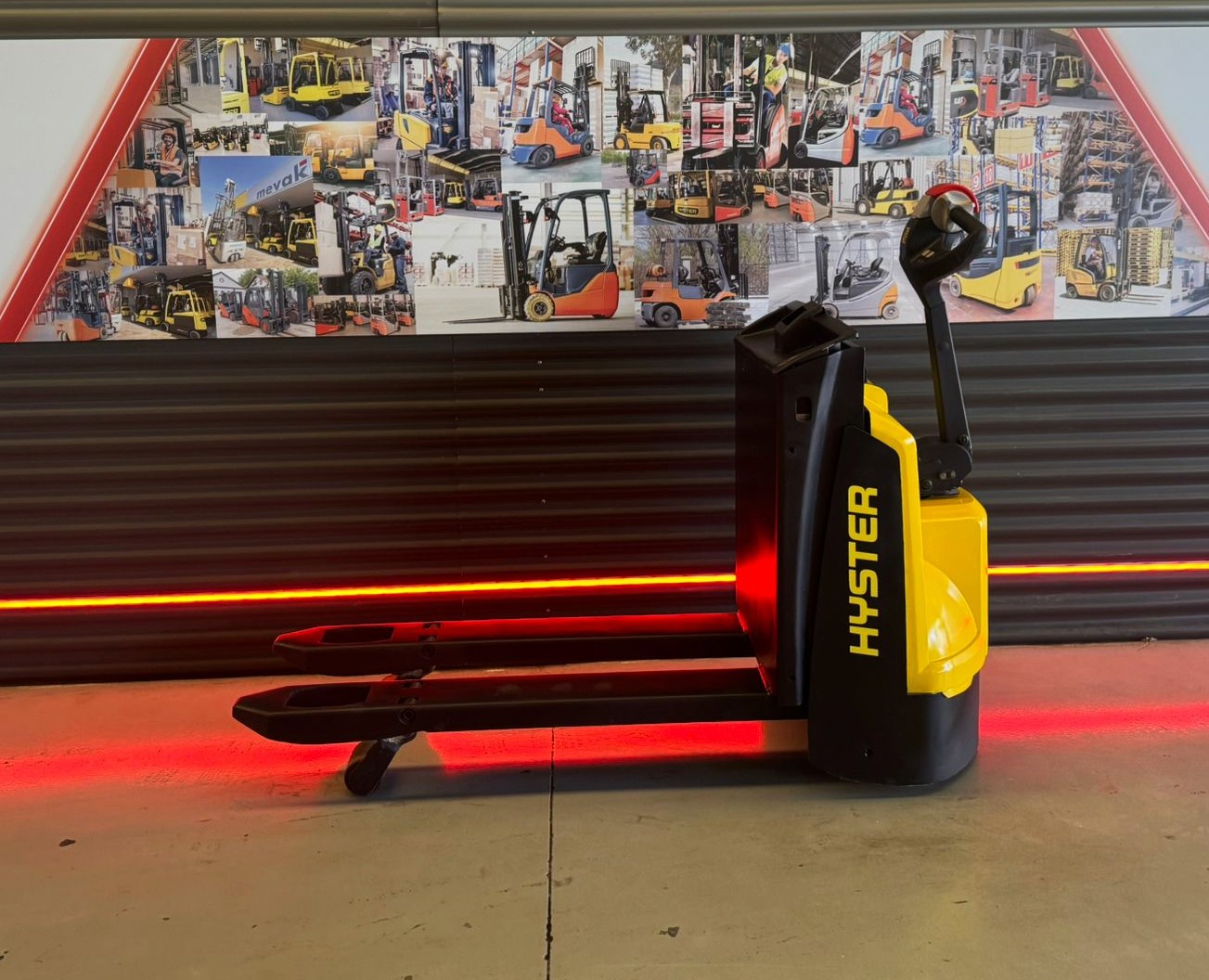 TRANSPALETA EUROPEA USADA BATERIA NUEVA - Imagen 4