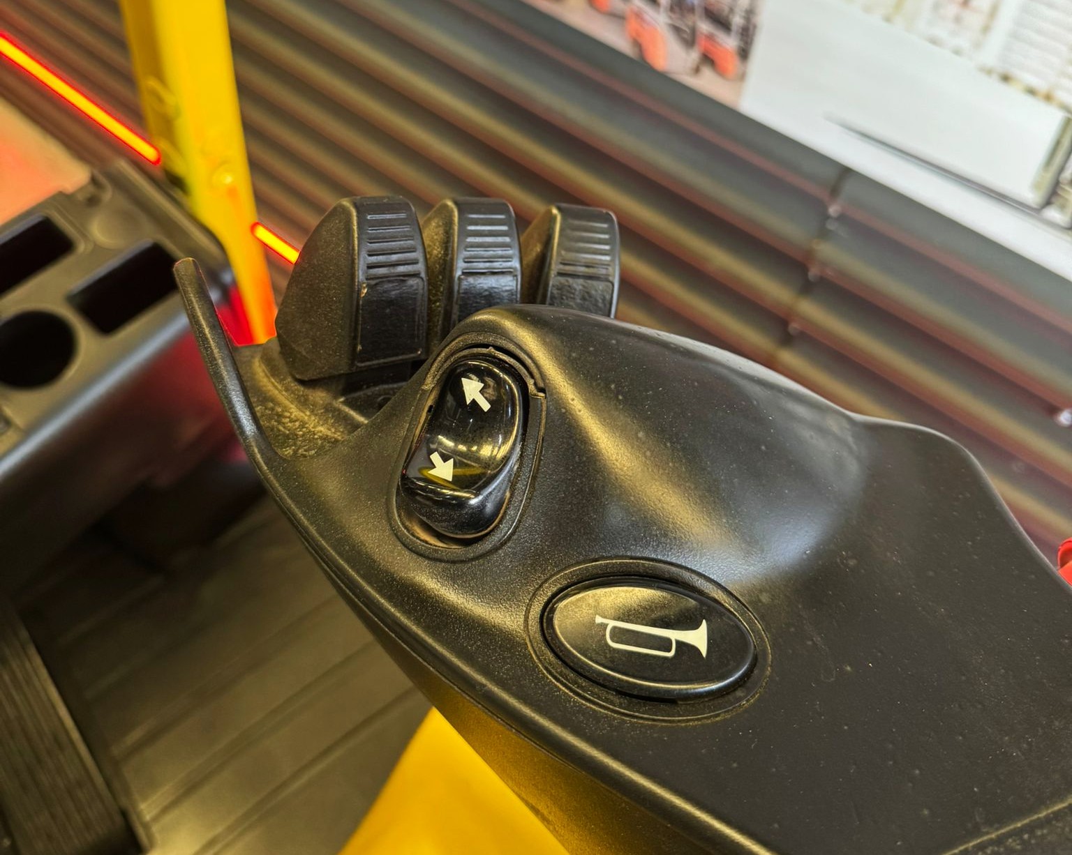 CARRETILLA ELEVADORA USADA BATERIA 92% VERIFICADA POR LEVATIO - Imagen 9