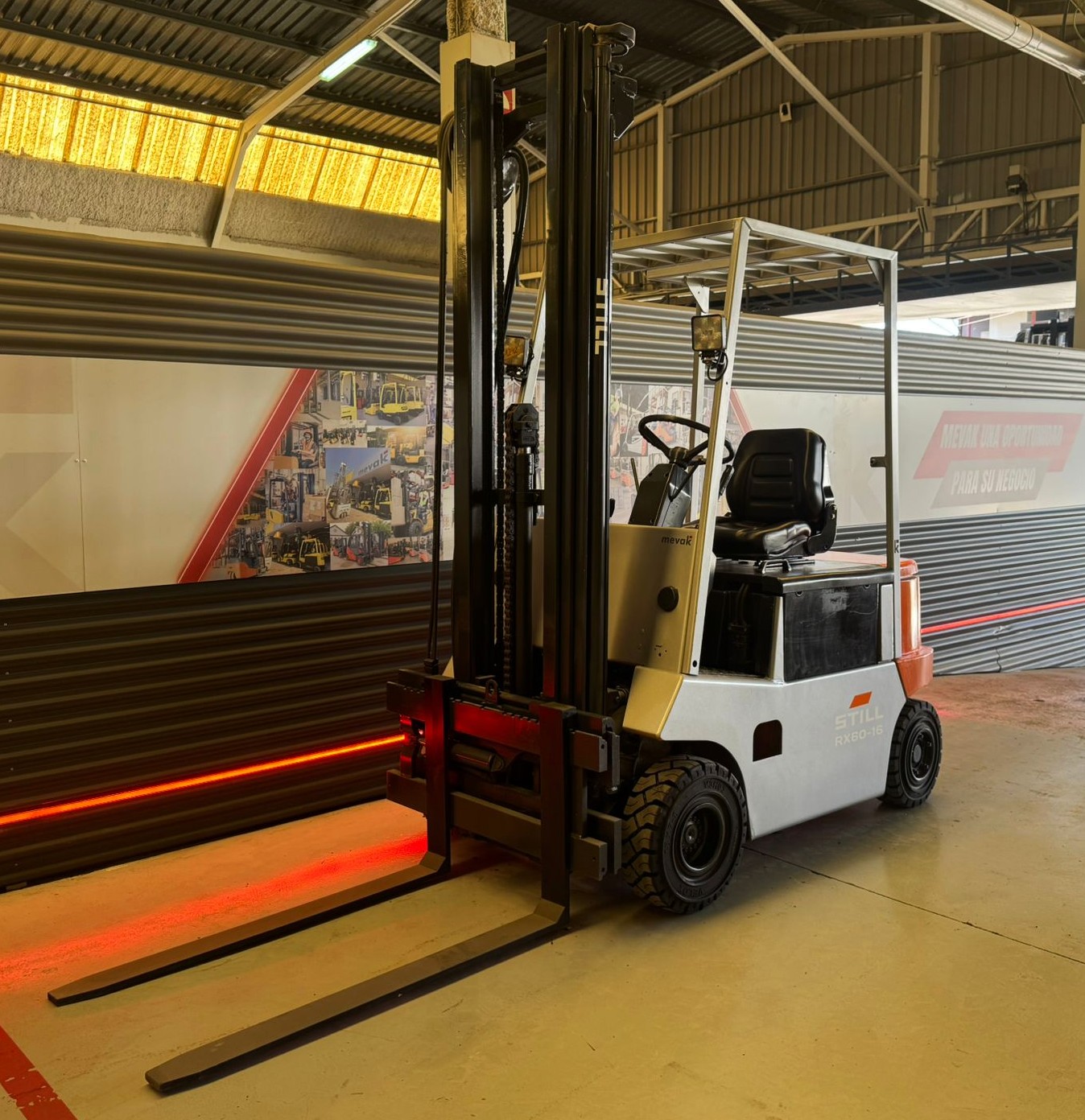 CARRETILLA ELEVADORA OCASION BATERIA NUEVA - Imagen 3