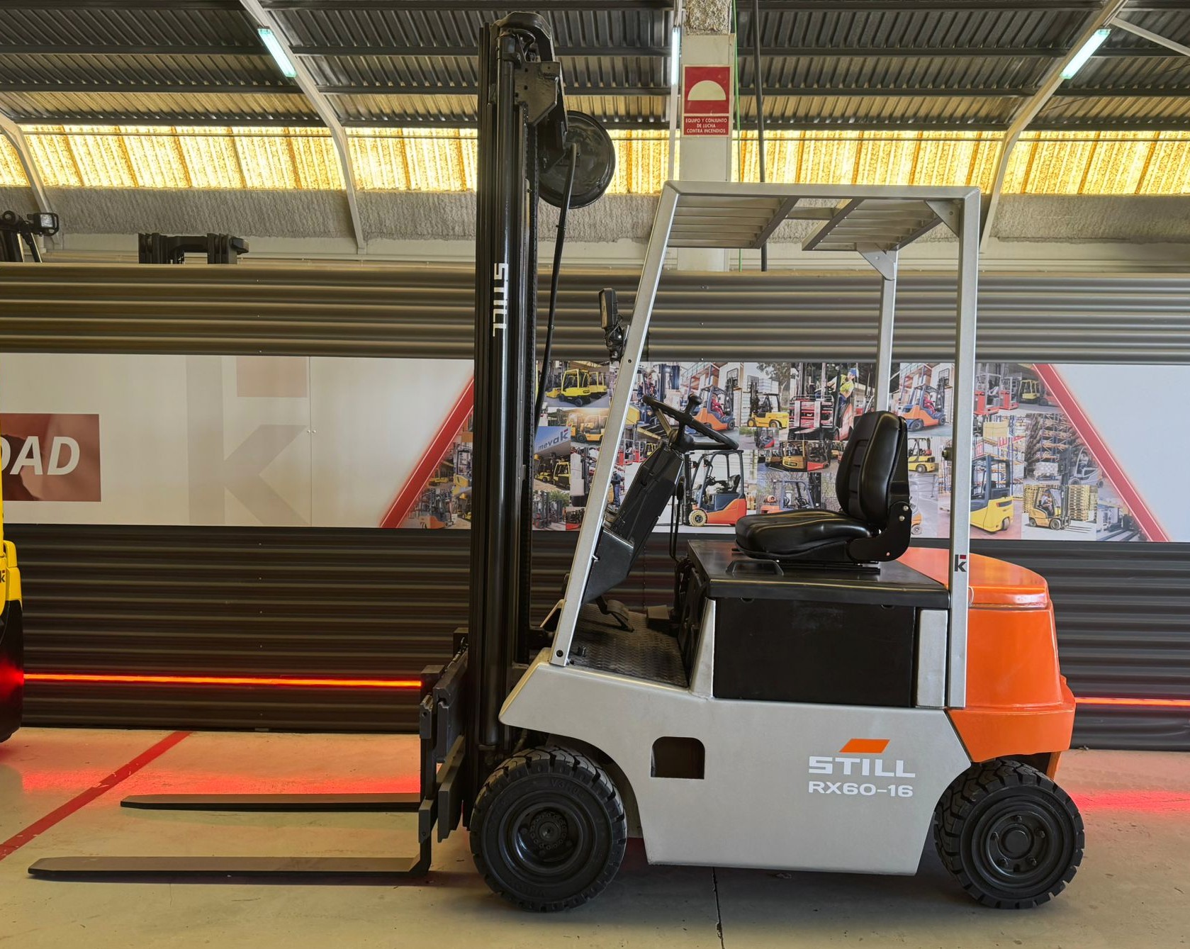 CARRETILLA ELEVADORA OCASION BATERIA NUEVA - Imagen 2