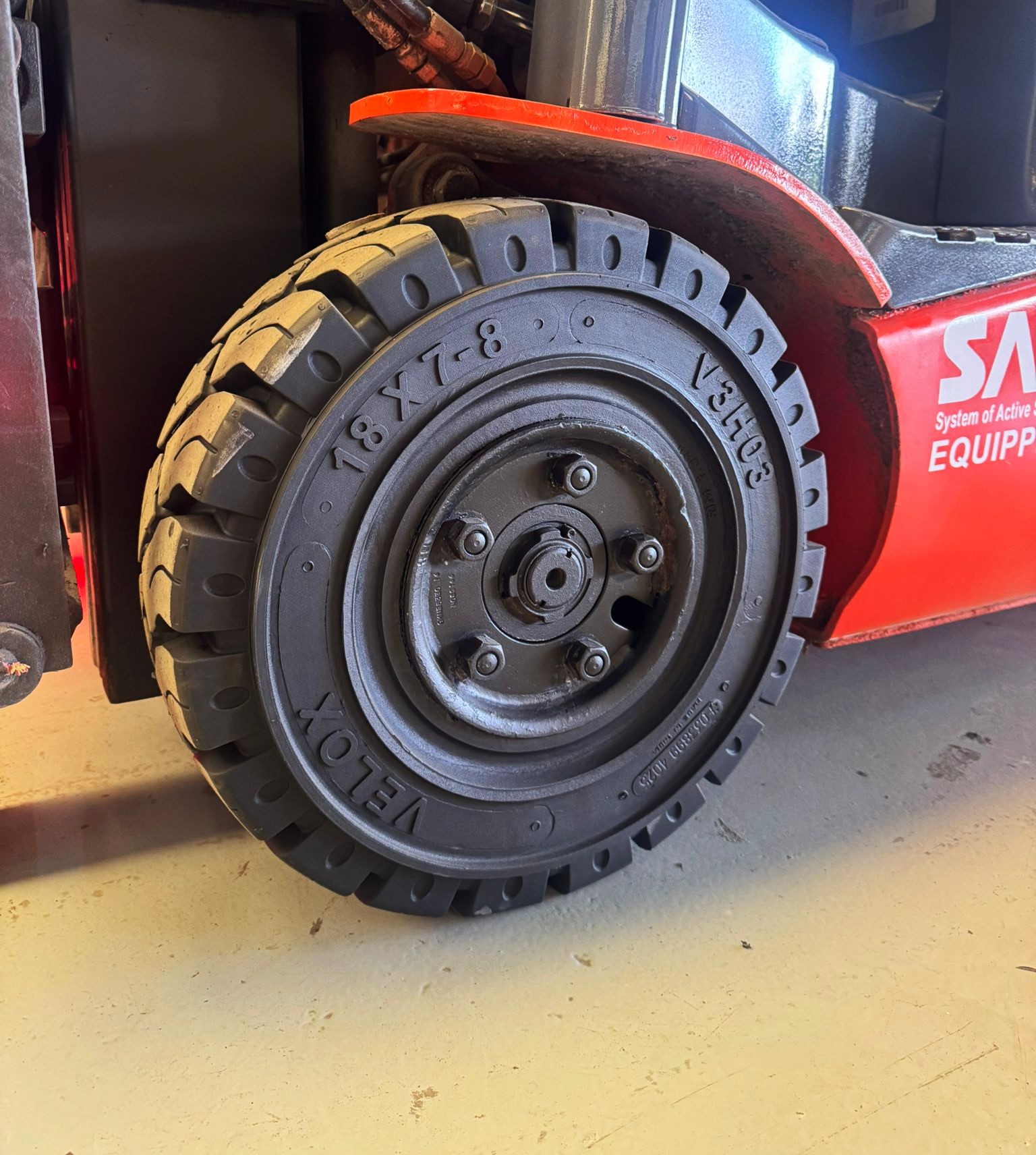 CARRETILLA ELEVADORA TOYOTA USADA BATERIA 90% VERIFICADA POR LEVATIO - Imagen 7