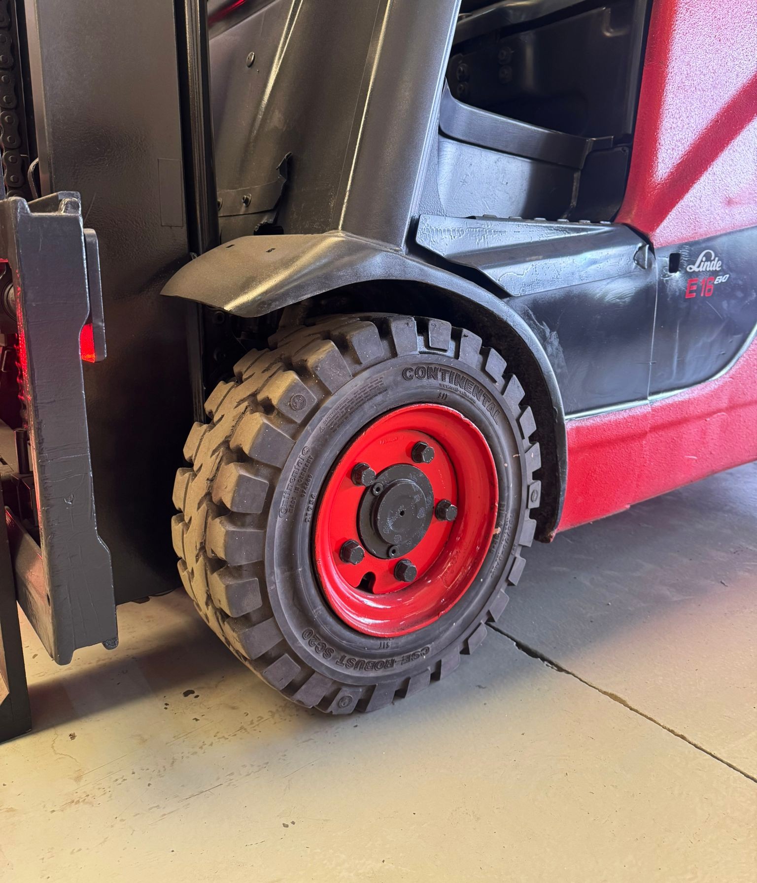 CARRETILLA ELEVADORA USADA LINDE BATERIA NUEVA - Imagen 7