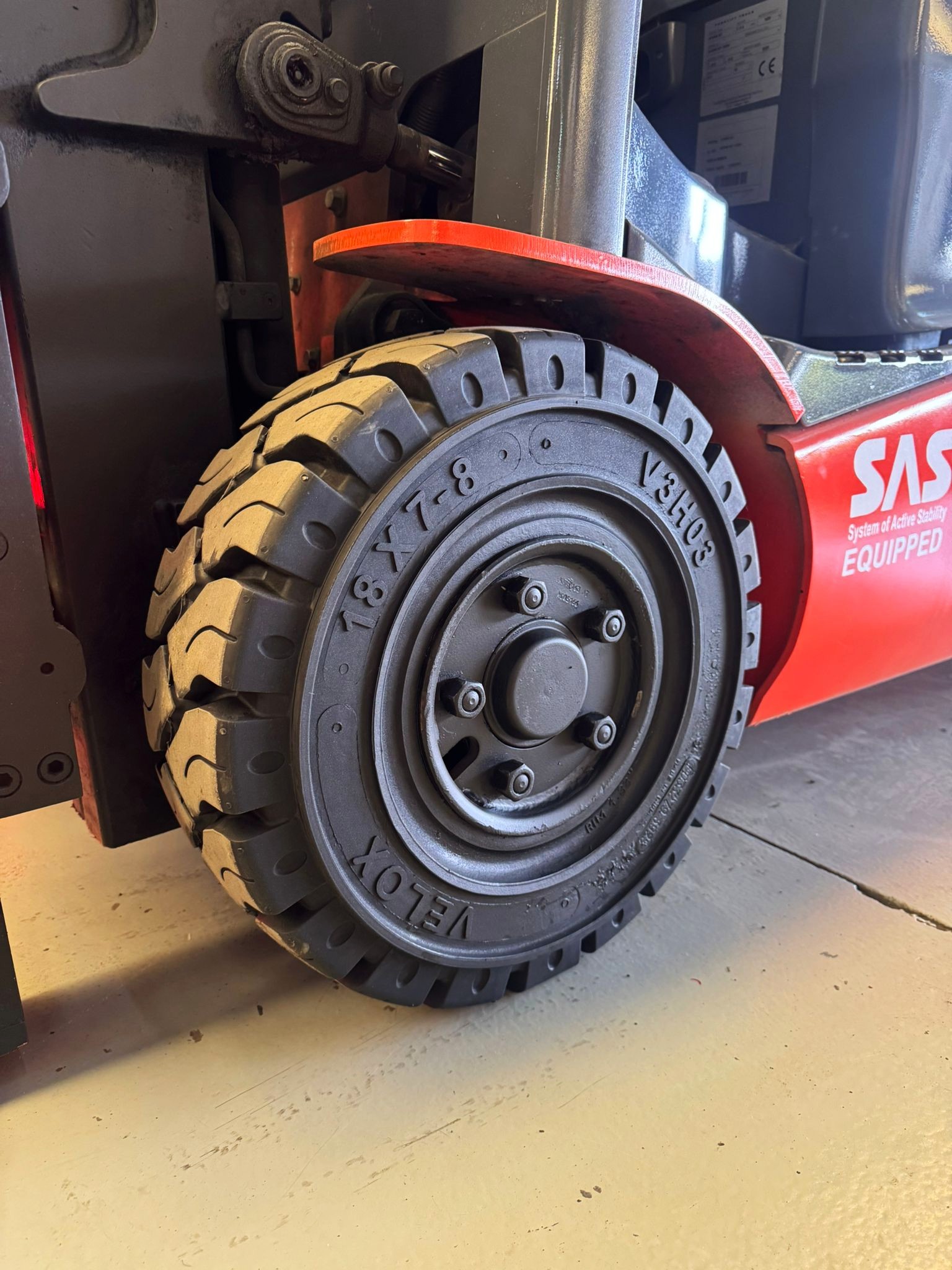 CARRETILLA ELEVADORA SEMINUEVA TOYOTA BATERIA NUEVA - Imagen 9