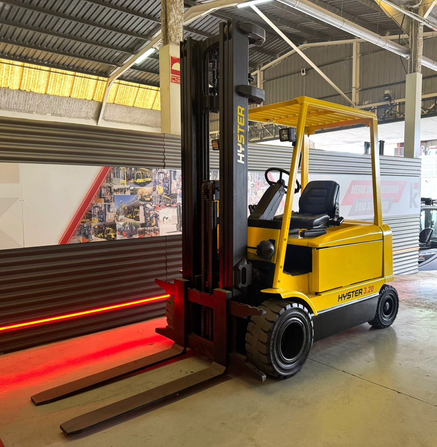 CARRETILLA ELEVADORA HYSTER OPORTUNIDAD BATERIA NUEVA - Imagen 2