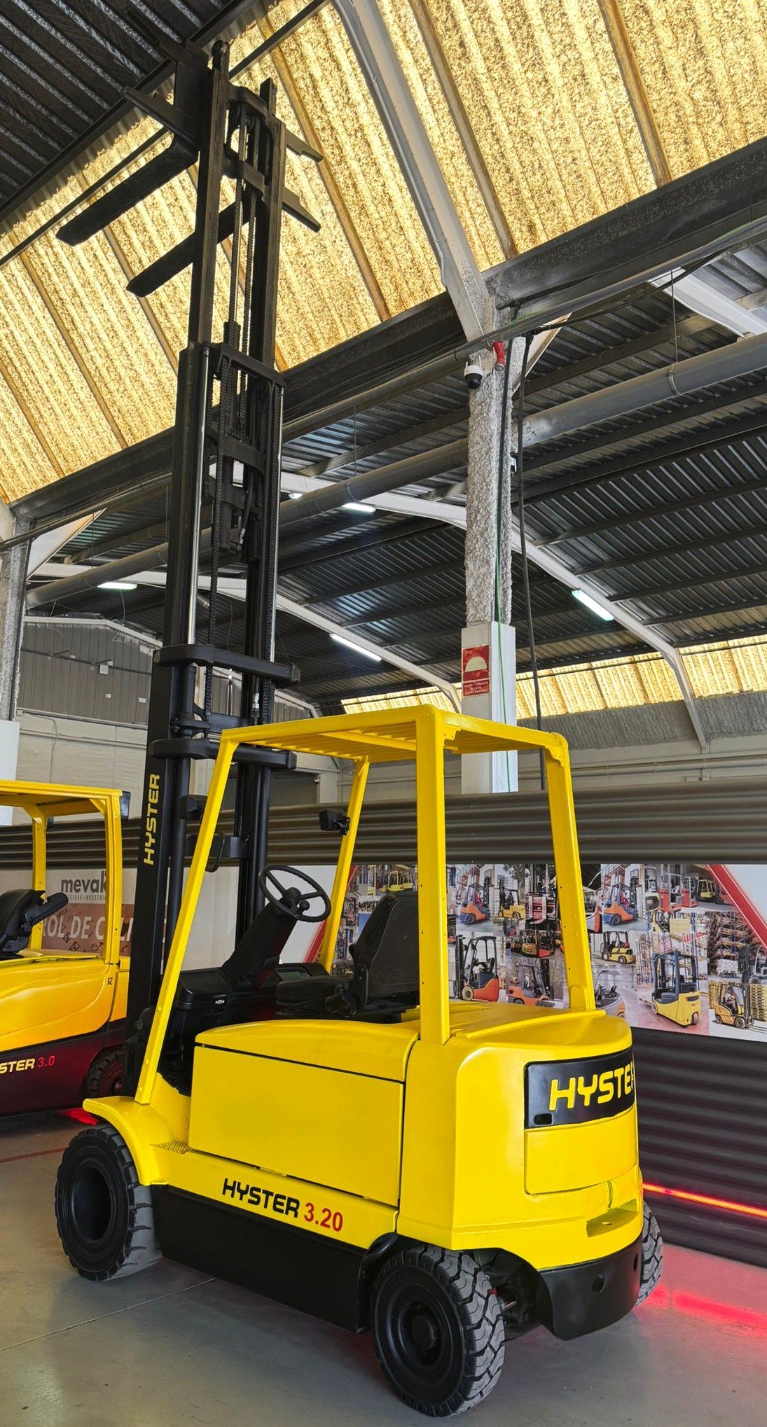 CARRETILLA ELEVADORA HYSTER OPORTUNIDAD BATERIA NUEVA - Imagen 5