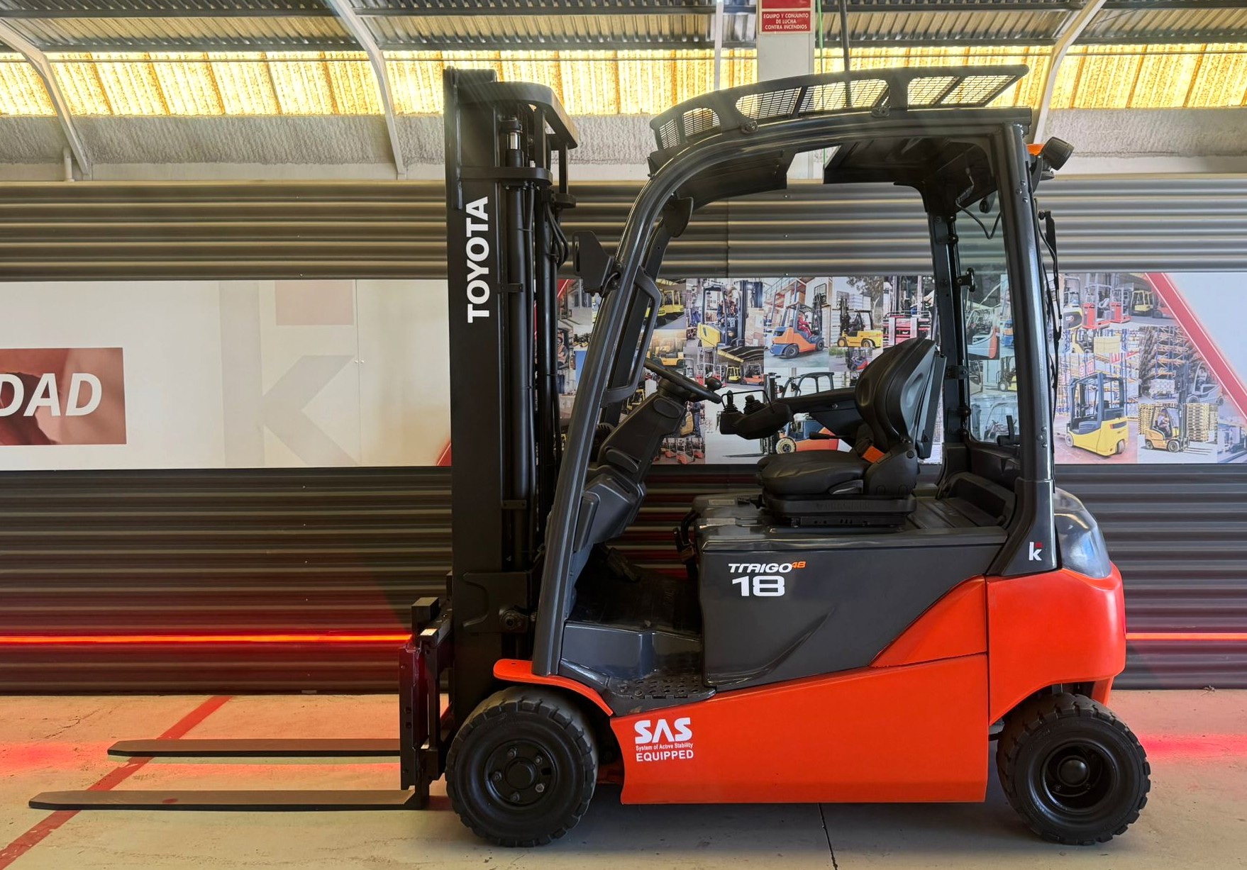 CARRETILLA ELEVADORA OCASION TOYOTA BATERIA 93% VERIFICADA POR LEVTIO - Imagen 3