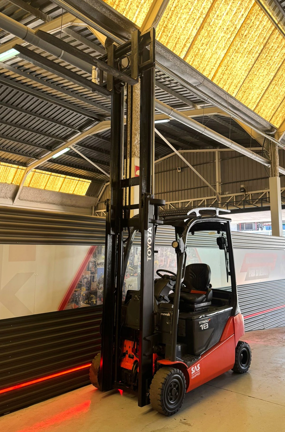 CARRETILLA ELEVADORA OCASION TOYOTA BATERIA 93% VERIFICADA POR LEVTIO - Imagen 4