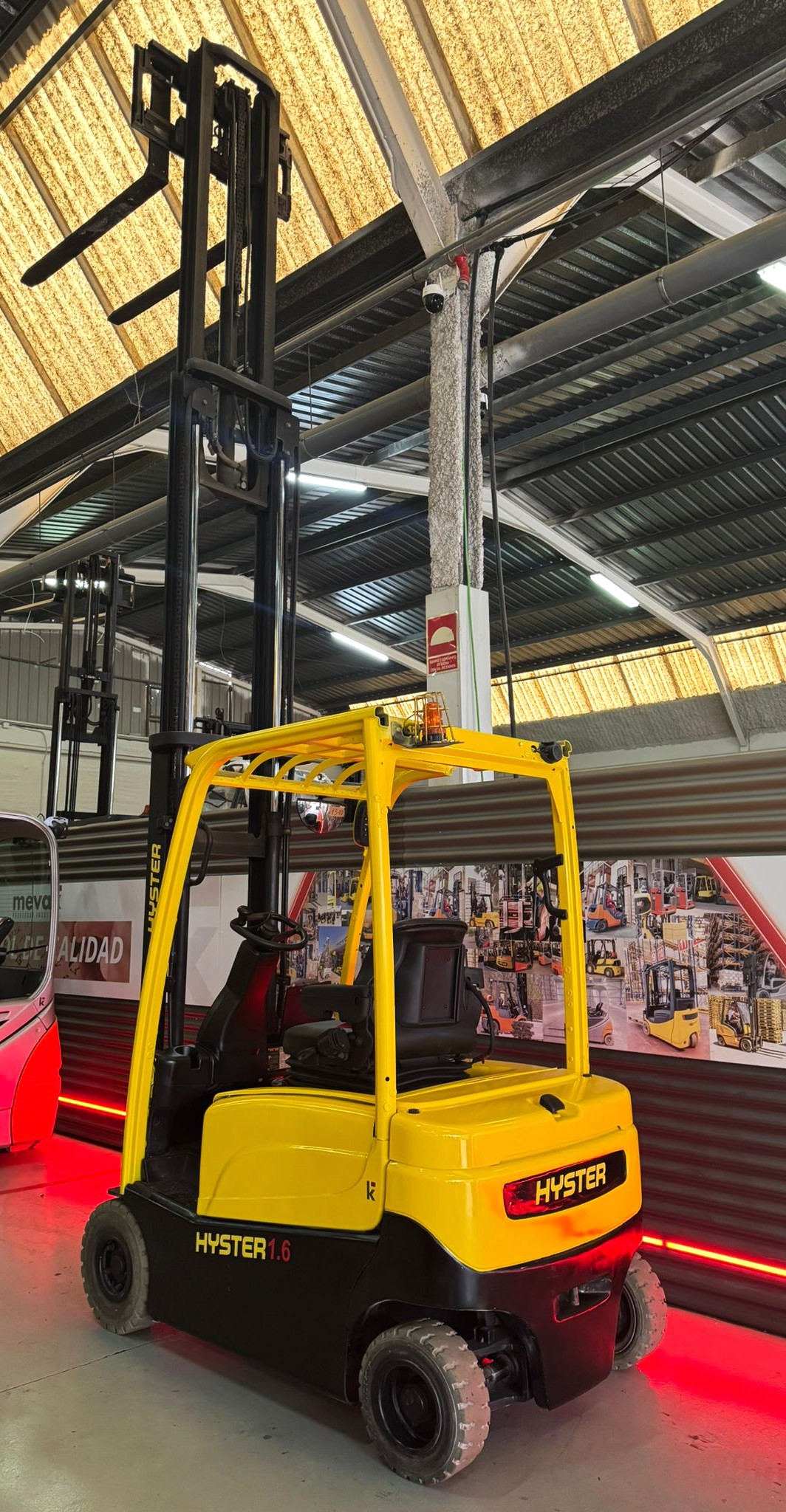 CARRETILLA ELEVADORA SEMINUEVA HYSTER BATERIA 91% VERIFICADA POR LEVATIO - Imagen 5