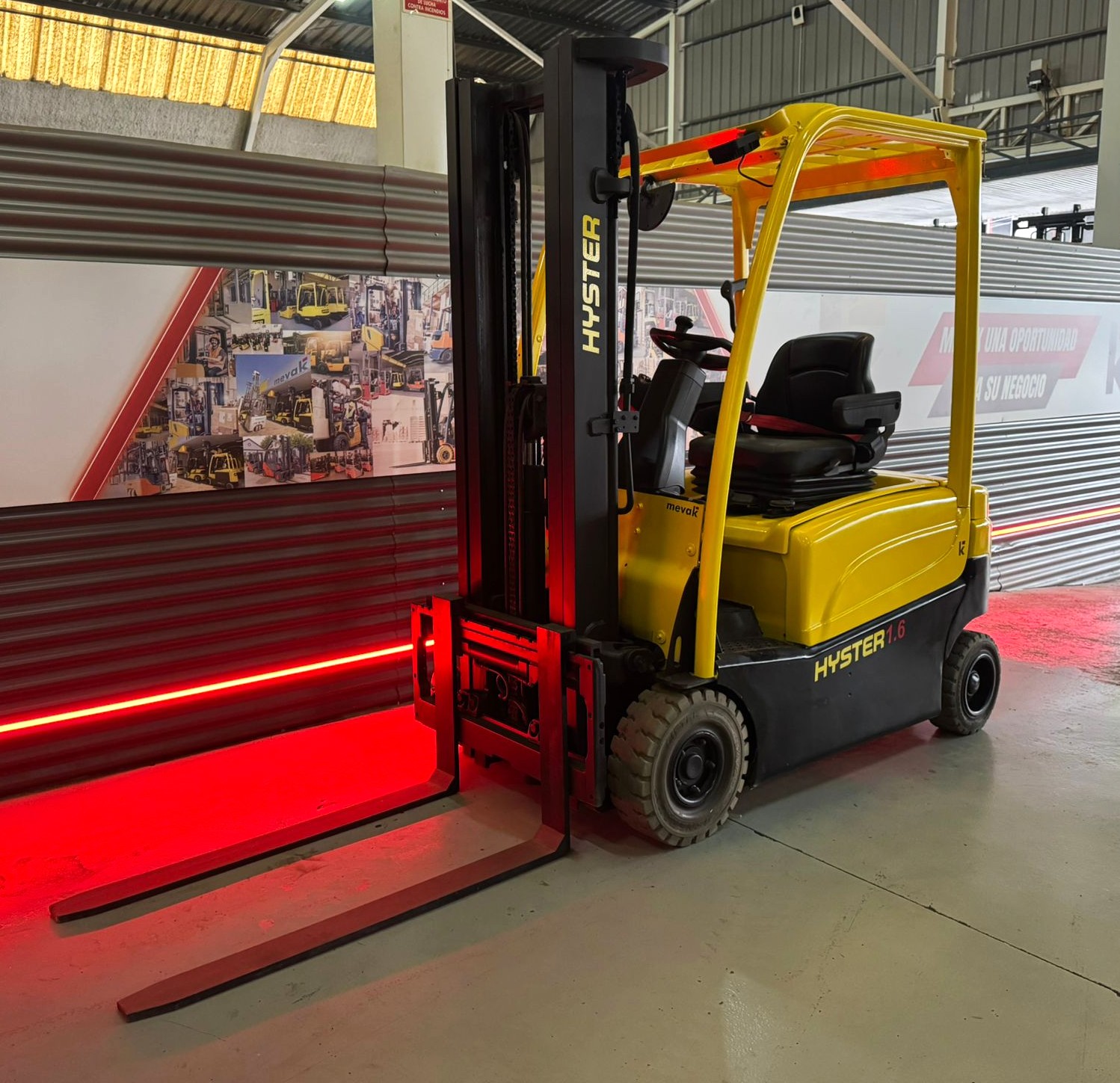CARRETILLA ELEVADORA SEMINUEVA HYSTER BATERIA 91% VERIFICADA POR LEVATIO - Imagen 3
