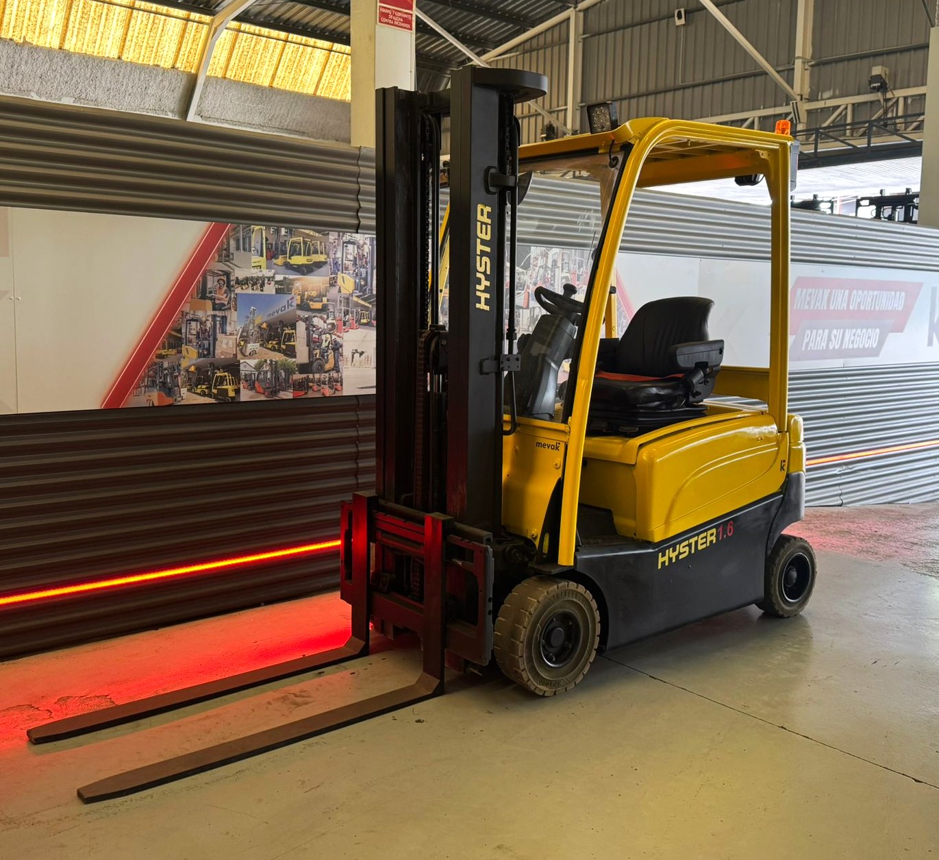 CARRETILLA ELEVADORA USADA HYSTER BATERIA NUEVA - Imagen 4
