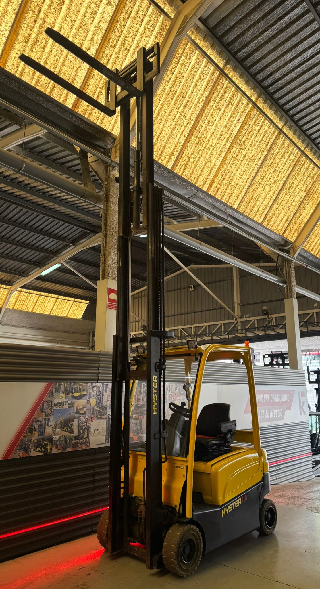 CARRETILLA ELEVADORA USADA HYSTER BATERIA NUEVA - Imagen 6