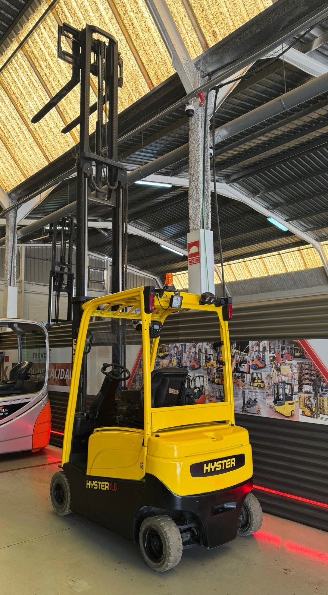 CARRETILLA ELEVADORA USADA HYSTER BATERIA NUEVA - Imagen 5