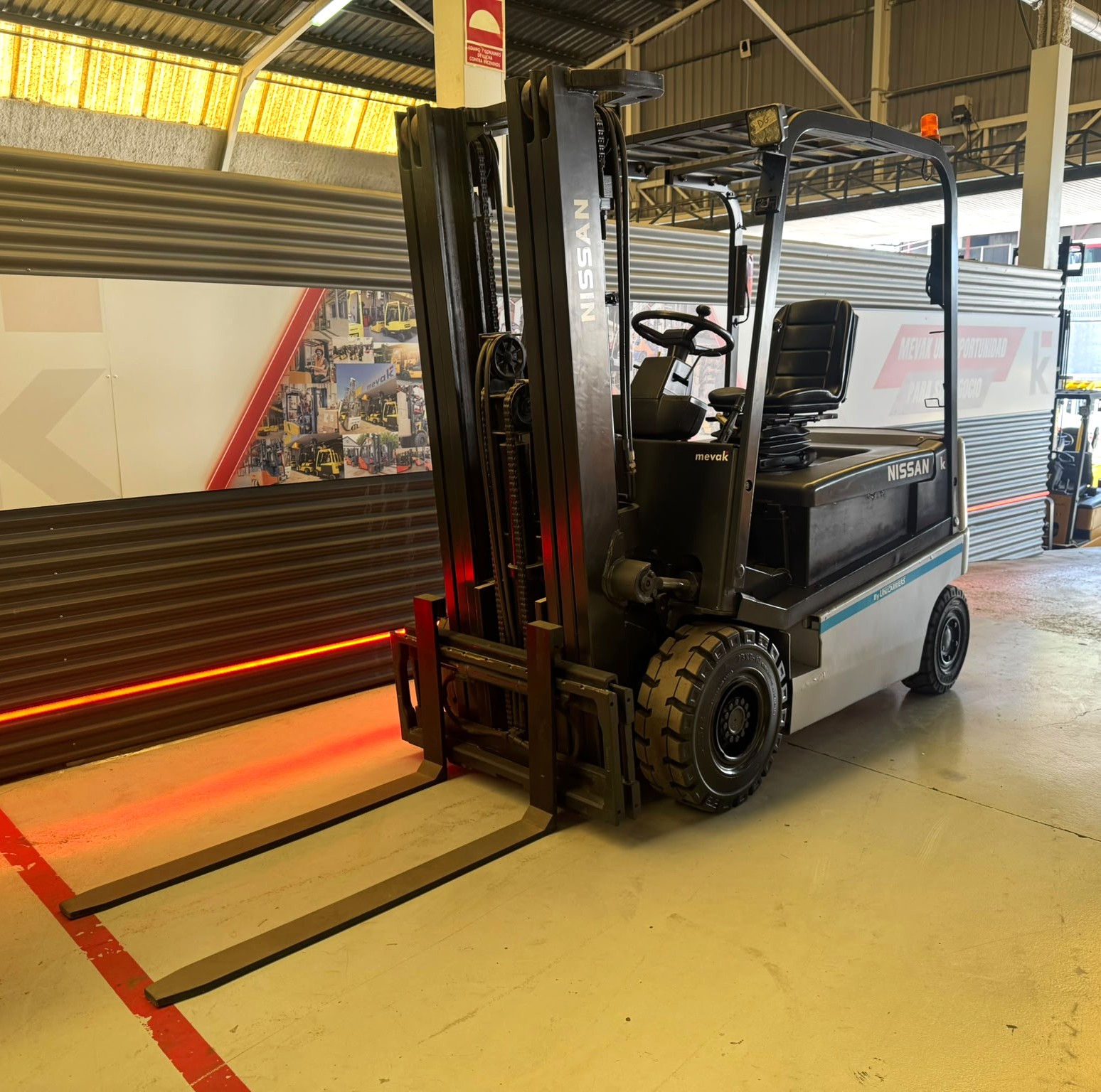 CARRETILLA ELEVADORA SEMINUEVA NISSAN BATERIA NUEVA - Imagen 3