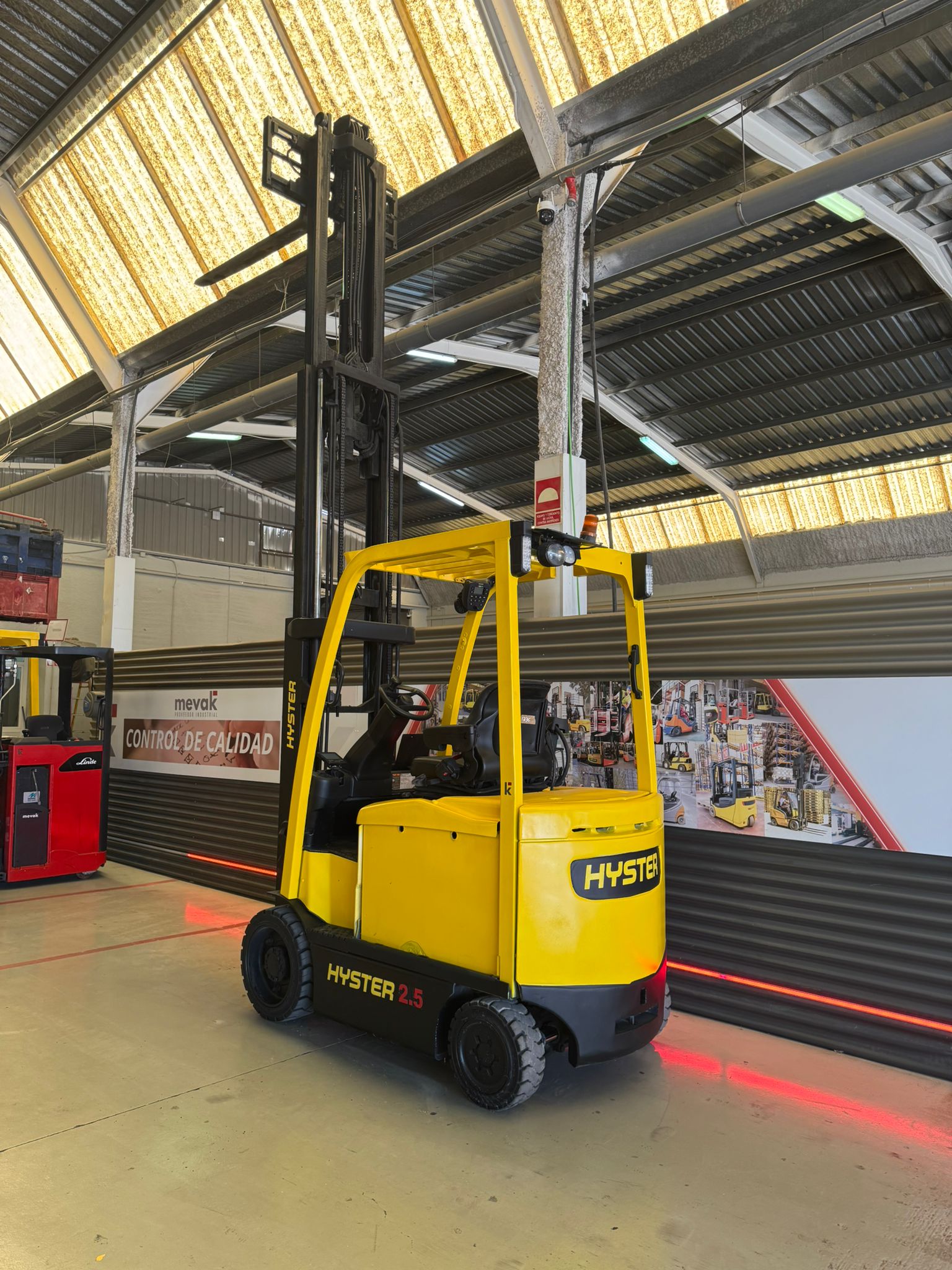 CARRETILLA ELEVADORA SEGUNDA MANO HYSTER BATERIA 93% VERIFICADA POR LEVATIO - Imagen 4