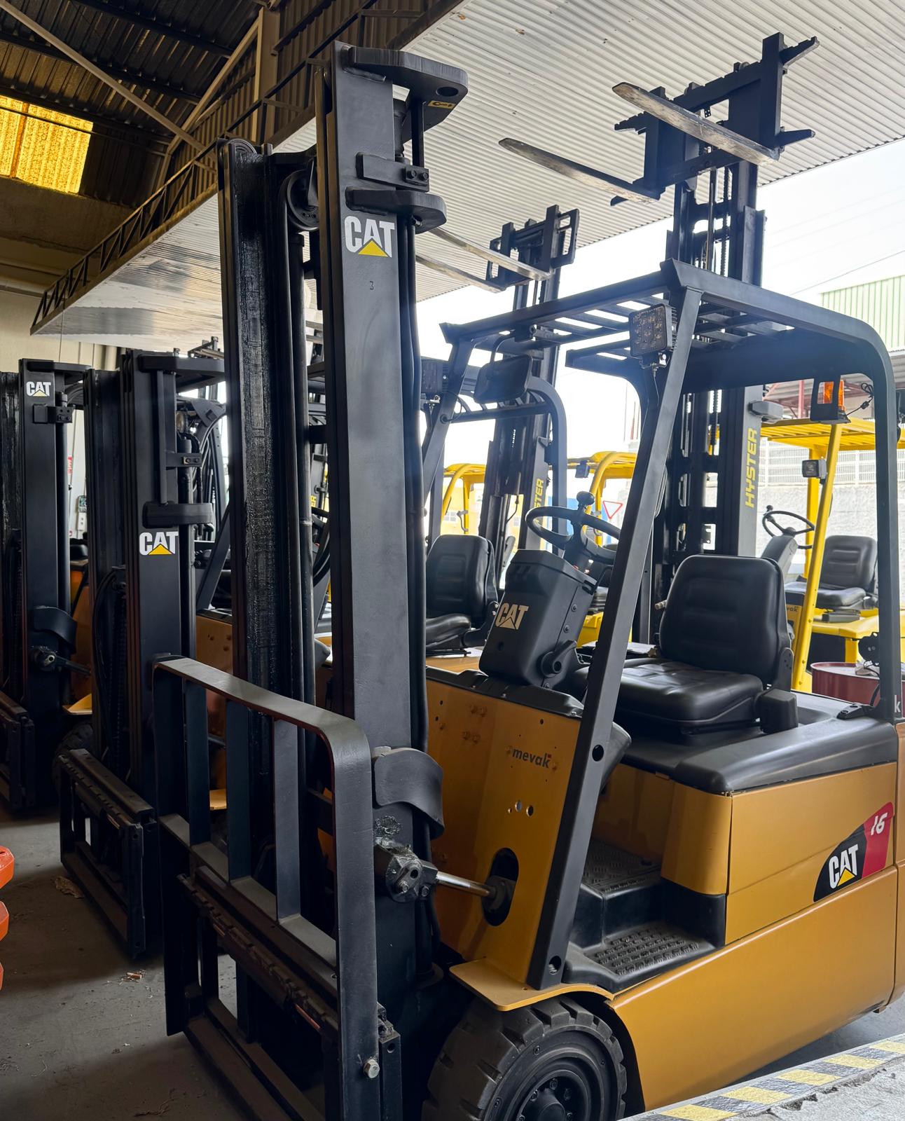 Carretilla elevadora Caterpillar usada