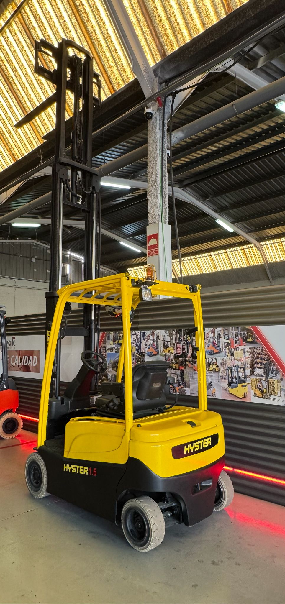 CARRETILLA ELEVADORA USADA HYSTER BATERÍA 90% VERIFICADA POR LEVATIO - Imagen 5