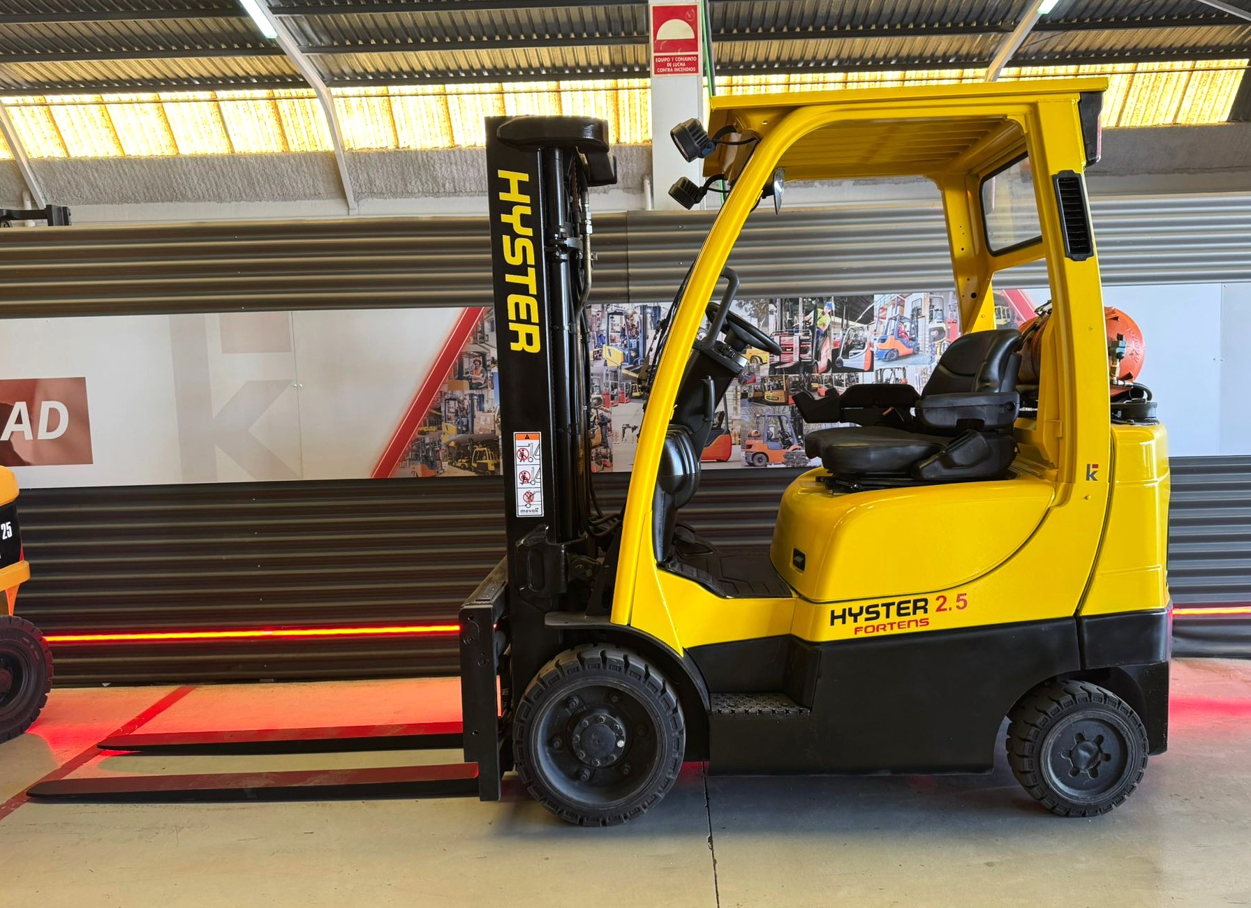 CARRETILLA ELEVADORA OCASION HYSTER GAS - Imagen 2