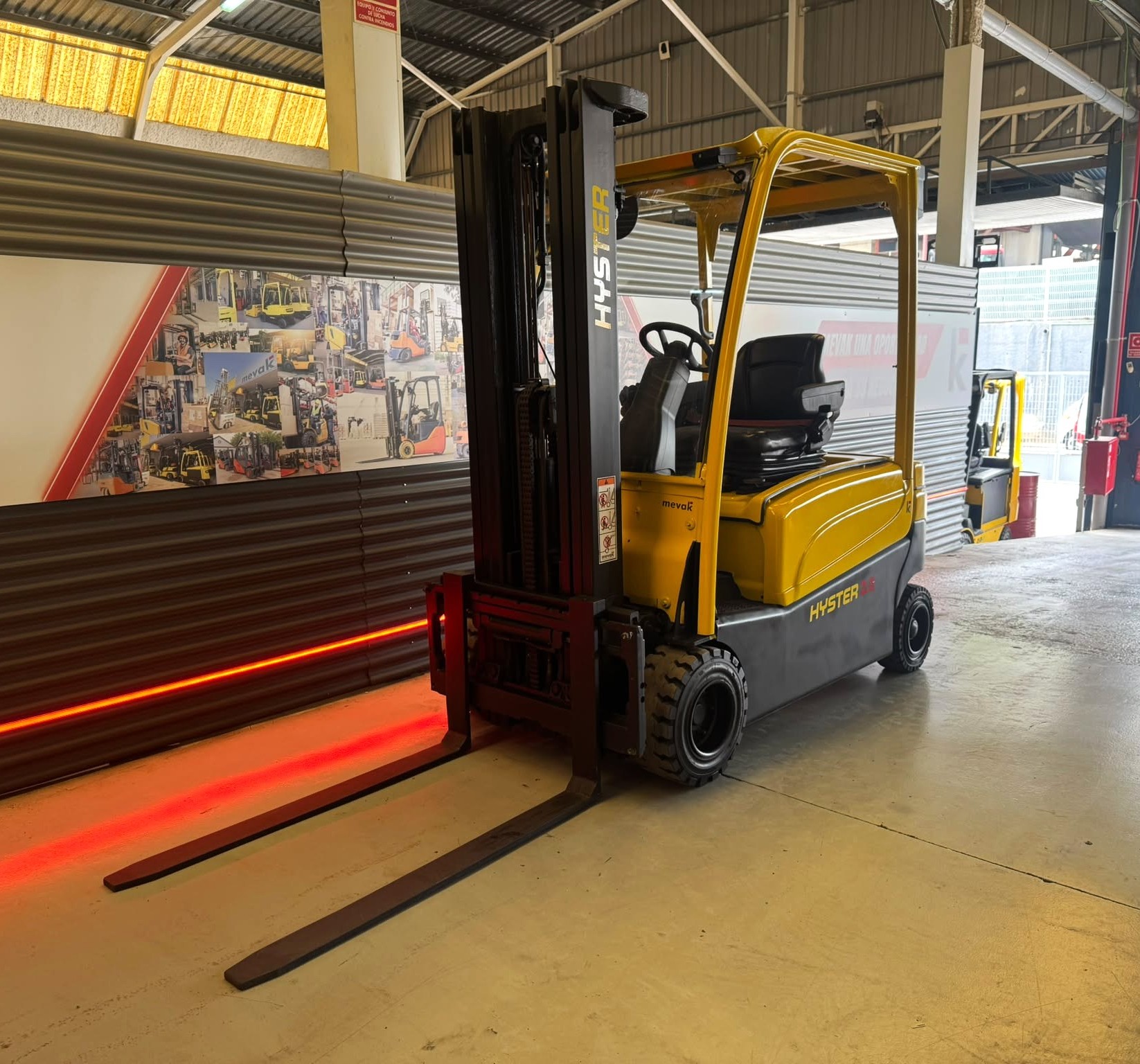 CARRETILLA ELEVADORA USADA HYSTER 2000 KG - Imagen 3