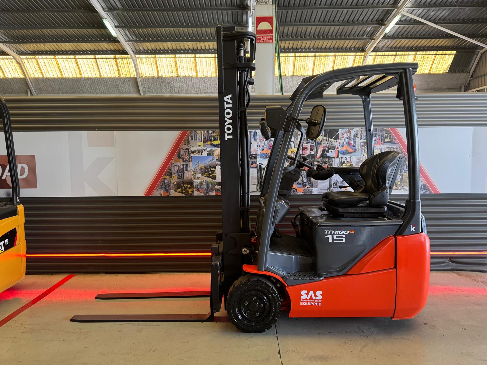 CARRETILLA ELEVADORA USADA TOYOTA BATERIA 85% VERIFICADA POR LEVATIO - Imagen 2