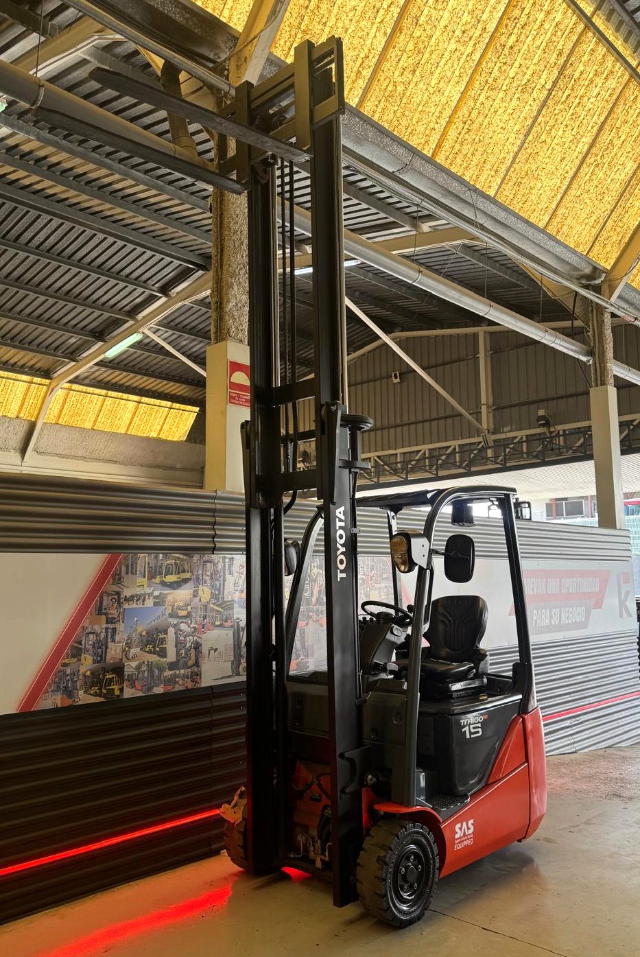 CARRETILLA ELEVADORA USADA TOYOTA BATERIA 85% VERIFICADA POR LEVATIO - Imagen 4