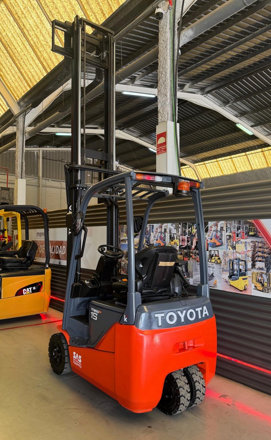 CARRETILLA ELEVADORA USADA TOYOTA BATERIA 85% VERIFICADA POR LEVATIO - Imagen 5