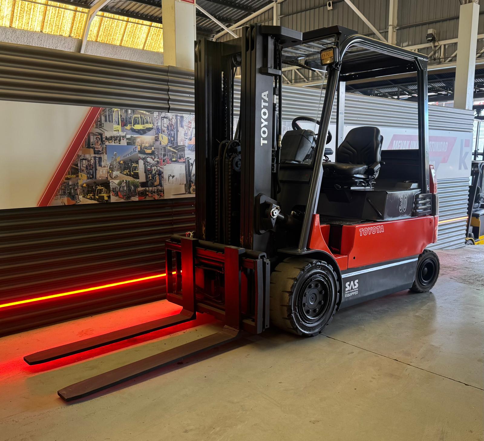 CARRETILLA ELEVADORA ELÉCTRICA TOYOTA SEGUNDA MANO BATERIA NUEVA - Imagen 2