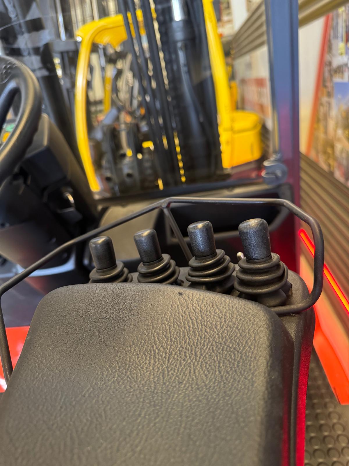 CARRETILLA ELEVADORA ELÉCTRICA TOYOTA SEGUNDA MANO BATERIA NUEVA - Imagen 8